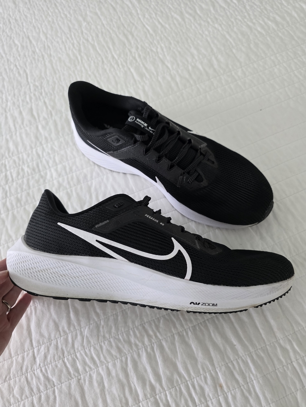 Nike Pegasus 40 Men's Size 11.5 Black and White Running Sneakers